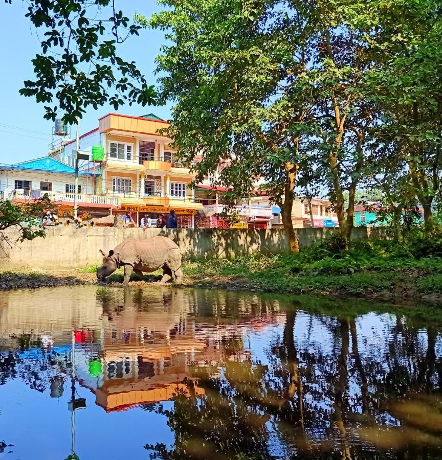 Hotel Rhinoceros-Homestay Sauraha Zewnętrze zdjęcie