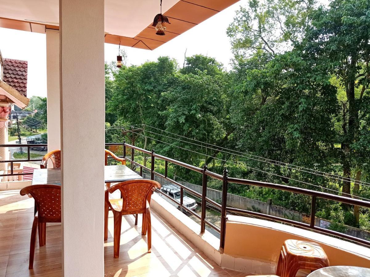 Hotel Rhinoceros-Homestay Sauraha Zewnętrze zdjęcie